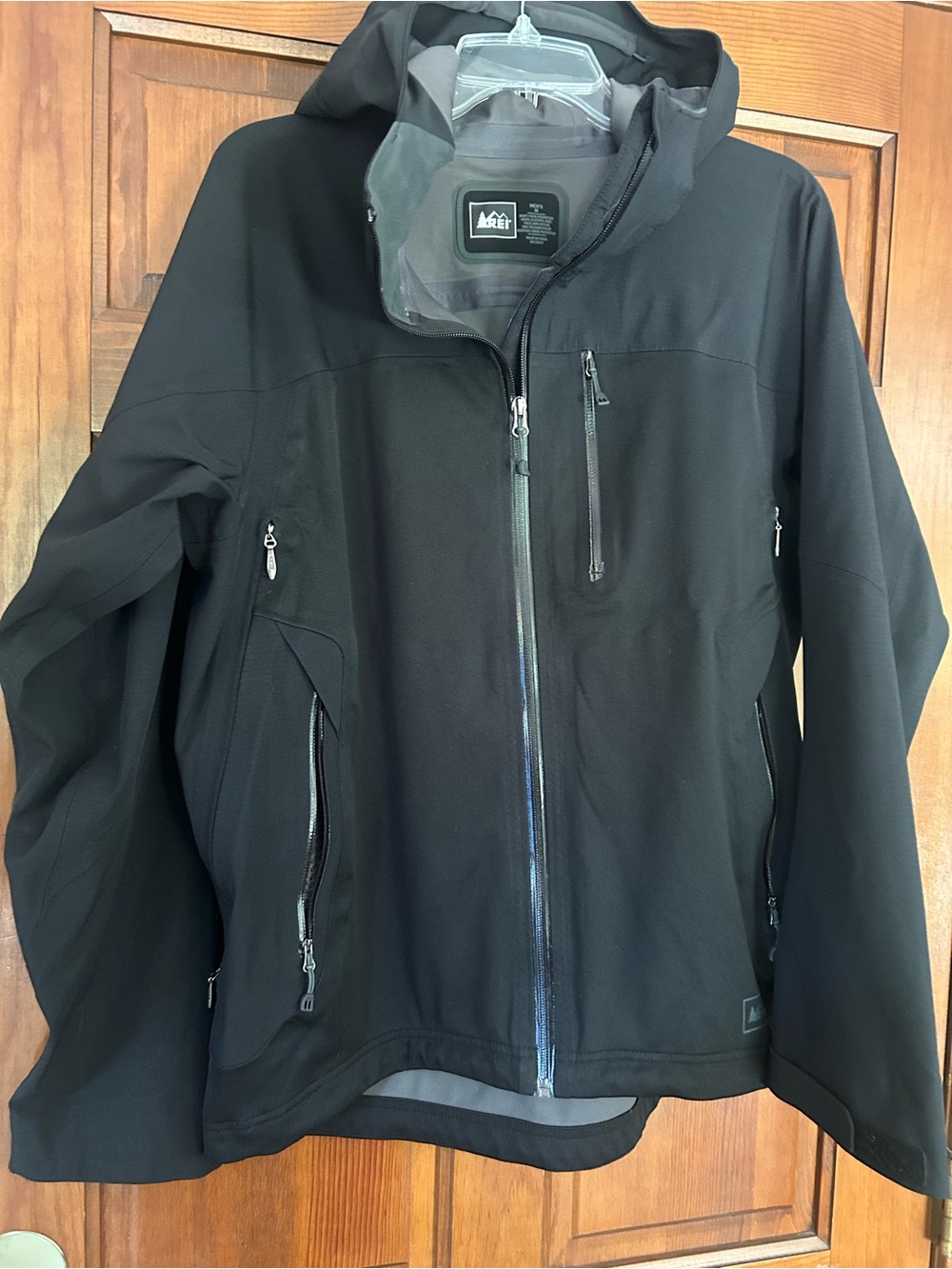 REI ELEMENTS E1 hooded lightweight rain  jacket. Good preowned condition. Size M